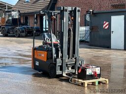 DOOSAN BR16R-7 Elektro Frontstapler mit Ladegerät