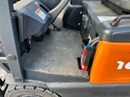 DOOSAN BR16R-7 Elektro Frontstapler mit Ladegerät