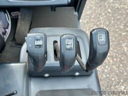 DOOSAN BR16R-7 Elektro Frontstapler mit Ladegerät