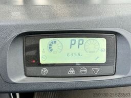 DOOSAN BR16R-7 Elektro Frontstapler mit Ladegerät