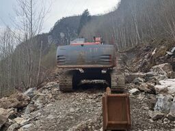 Atlas 260 LC Crawler Excavator with digging bucket