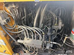 Åkerman EW230 wheeled excavator with two buckets and tiltr