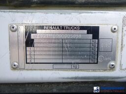 Renault Premium 280 dxi 4x2 fuel tank 13.6 m3 / 4 comp
