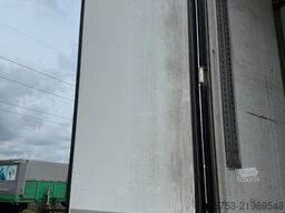 SCHMITZ CARGOBULL SKO24 Doppelstock mit Balken isoliert
