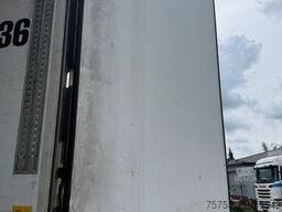 SCHMITZ CARGOBULL SKO24 Doppelstock mit Balken isoliert