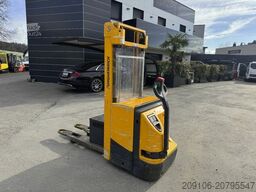 JUNGHEINRICH EJC Z 16 Hochubwagen