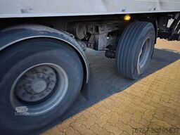 SCHMITZ CARGOBULL City Tiefkühler, 2. Achs drehbar, 3 to Ladebordw