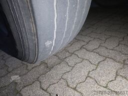 SCHMITZ CARGOBULL City Tiefkühler, 2. Achs drehbar, 3 to Ladebordw