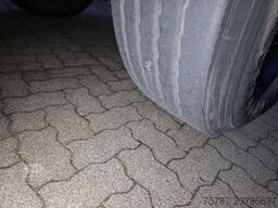 SCHMITZ CARGOBULL City Tiefkühler, 2. Achs drehbar, 3 to Ladebordw