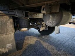 SCHMITZ CARGOBULL City Tiefkühler, 2. Achs drehbar, 3 to Ladebordw