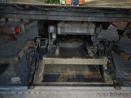 SCHMITZ CARGOBULL City Tiefkühler, 2. Achs drehbar, 3 to Ladebordw