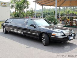 Ford Lincoln Town Car Stretch Limousine