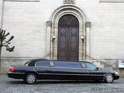 Ford Lincoln Town Car Stretch Limousine