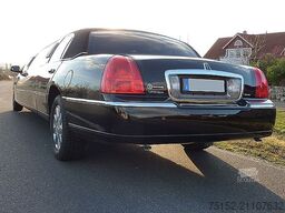 Ford Lincoln Town Car Stretch Limousine
