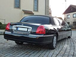 Ford Lincoln Town Car Stretch Limousine