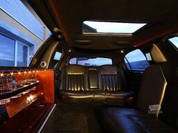 Ford Lincoln Town Car Stretch Limousine