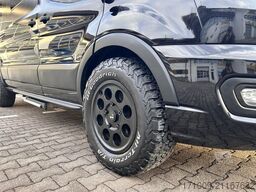 SUNLIGHT Adventure Cliff 4x4 590 17 DELTA LIGHTBAR XENON