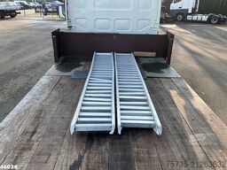 Renault MIDLUM 240-12 Autotransporter met oprijrampen