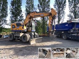 Liebherr A913 Compact Litronic with 3 excavator buckets