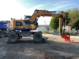 Liebherr A913 Compact Litronic with 3 excavator buckets