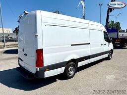 Mercedes-Benz Sprinter 317 CDI RWD