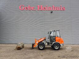 Atlas AR 40 Bucket + Forks