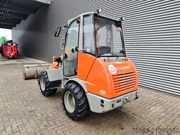 Atlas AR 40 Bucket + Forks