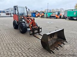 Atlas AR 40 Bucket + Forks