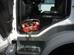 Mercedes-Benz Arocs 1832  Euro 6  3 side steel tipper with cr...