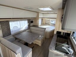 HOBBY De Luxe 560 KMFe 3-er Etagenbett 2.000 kg