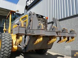 Volvo G946B AWD
