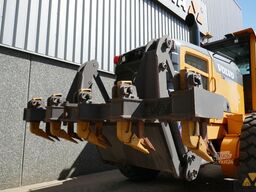 Volvo G946B AWD