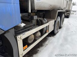 Volvo FH16 750 w/ Maur Triple trailer