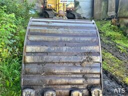 Komatsu PC210LC-6K Excavator with Rototilt and 3 Buckets