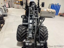 GiANT G2200 Wheel Loader w/ Pallet Forks and 2 Buckets –
