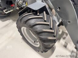 GiANT G2200 Wheel Loader w/ Pallet Forks and 2 Buckets –