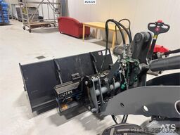 GiANT G2200 Wheel Loader w/ Pallet Forks and 2 Buckets –