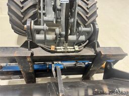 GiANT G2200 Wheel Loader w/ Pallet Forks and 2 Buckets –