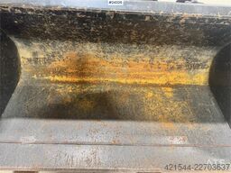 GiANT G2200 Wheel Loader w/ Pallet Forks and 2 Buckets –