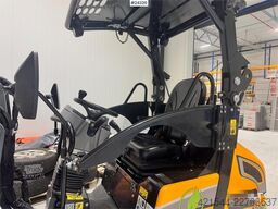 GiANT G2200 Wheel Loader w/ Pallet Forks and 2 Buckets –