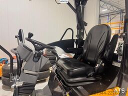 GiANT G2200 Wheel Loader w/ Pallet Forks and 2 Buckets –