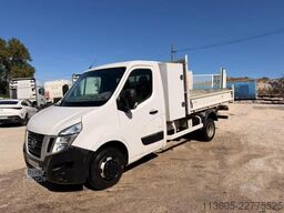 Nissan NV400