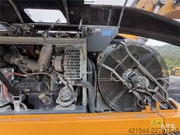 Liebherr R920 K LC Tracked Excavator – 2 Buckets, Tilt & Le