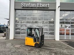 Jungheinrich EFG 215 / Triplex 4.25m / 1.851h / Batterie 2023