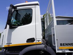 Mercedes-Benz Arocs 2633 flatbed truck / Crane FASSI