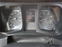 Mercedes-Benz Arocs 2633 flatbed truck / Crane FASSI