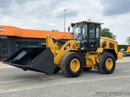 Caterpillar 930M ŁADOWARKA KOŁOWA