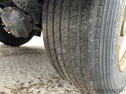 Krone Profi Liner / Curtainside / Lift + Steer axle /...