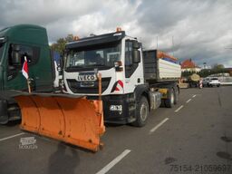 Iveco Magirus + Anhänger + Schiebenschild + Salzstreuer