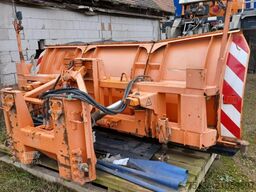 Iveco Magirus + Anhänger + Schiebenschild + Salzstreuer